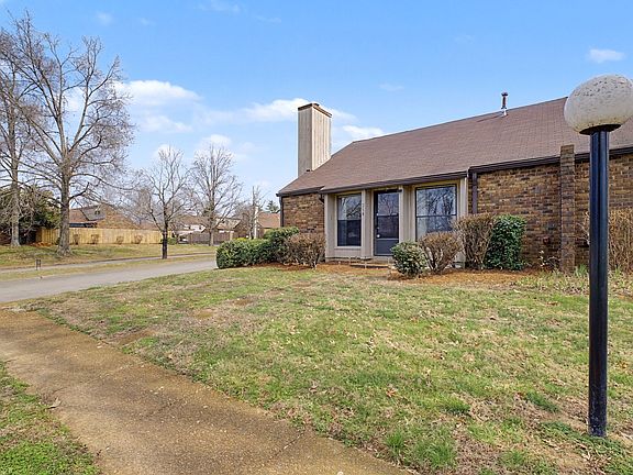 3rd image of 218 Harpers Mill Ct