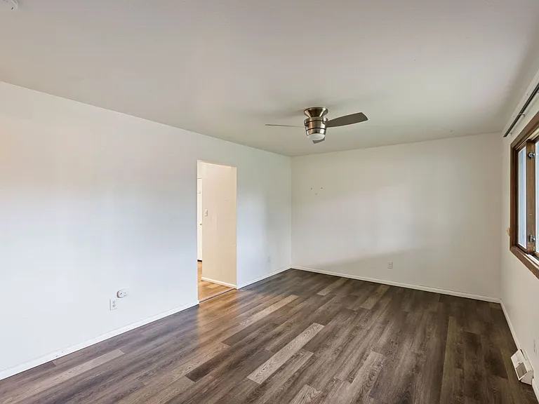 833 Ponderosa Dr — Photo 3