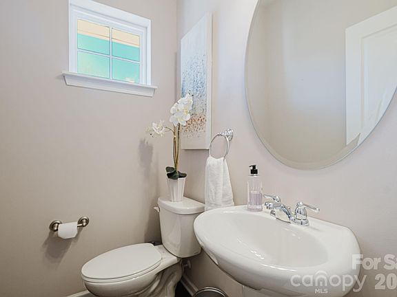 5th image of 2215 Whitford Ln