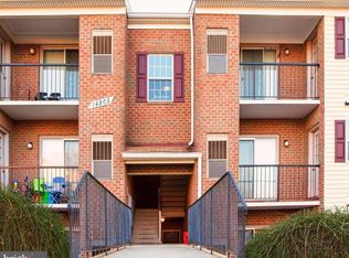 14805 Rydell Rd APT 302, Centreville, VA 20121