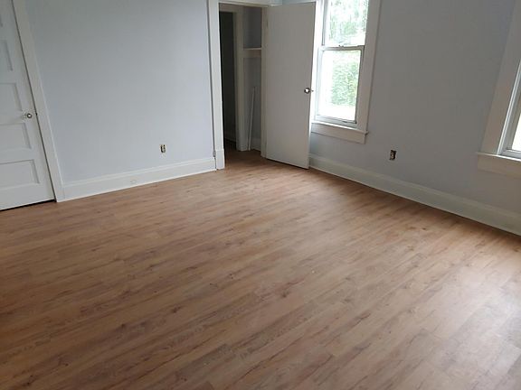 3rd image of 1479 Mount Vernon Ave
