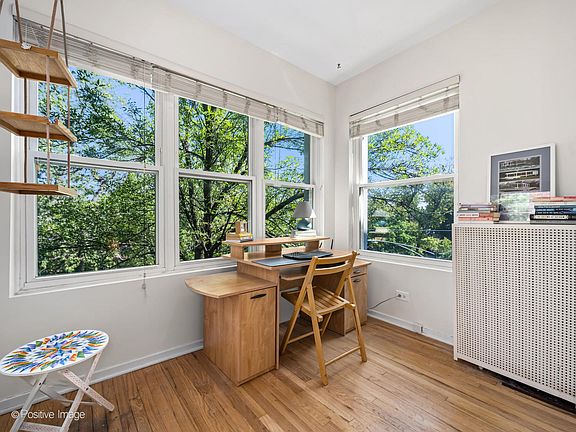 5th image of 4546 N Sacramento Ave #3