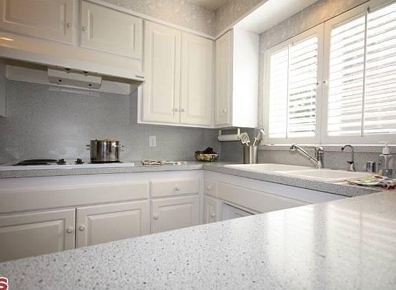 5th image of 2911 Greenfield Ave