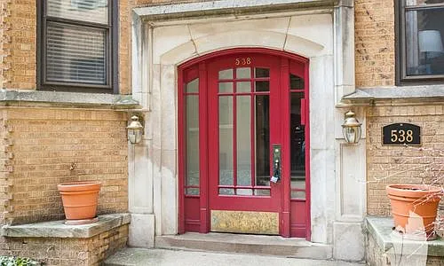 538 W Cornelia Ave #1S — Photo 2