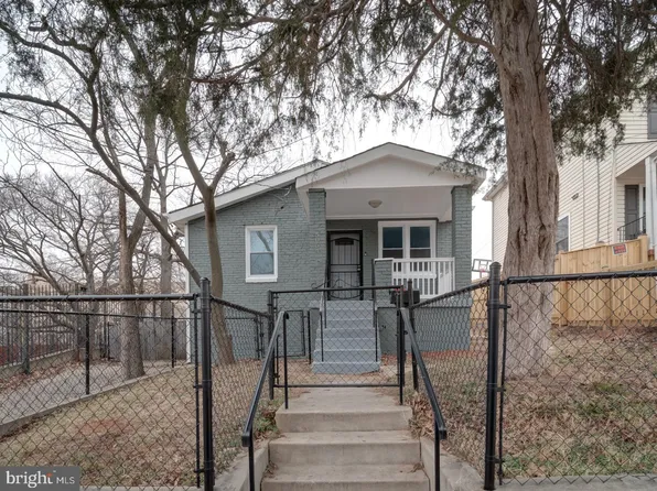 5054 D St SE, Washington, DC 20019