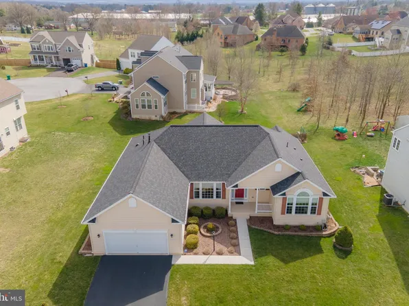 13635 Corello Dr, Hagerstown, MD 21742