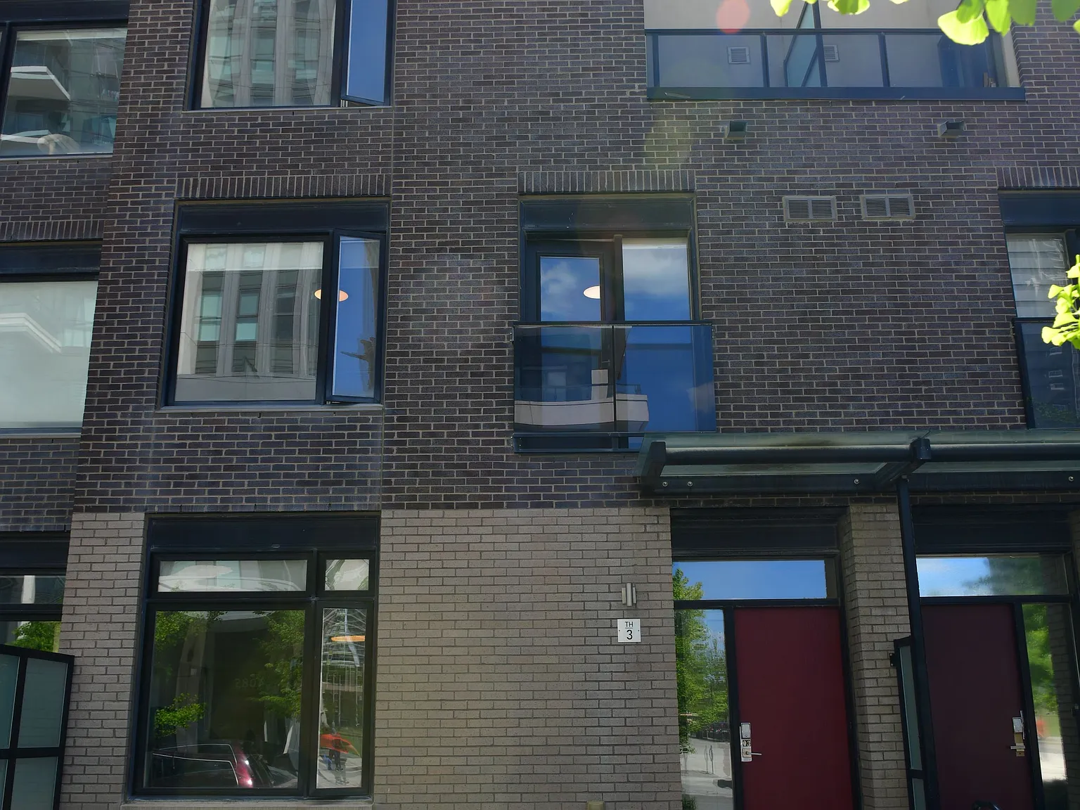 3 bed, $4,000 — Photo 2