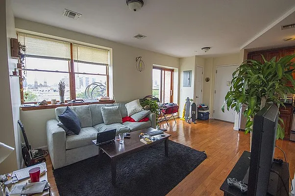 Rented by Level Group | media 29