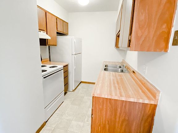 3rd image of 805-811 E 10th St #4