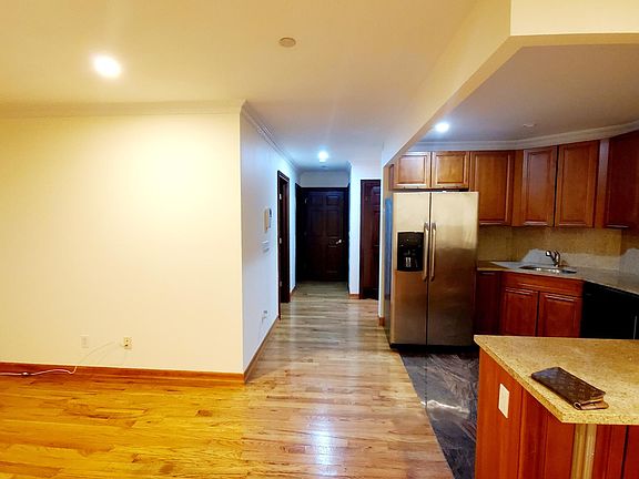 3rd image of 3051 Brighton 5th St #4