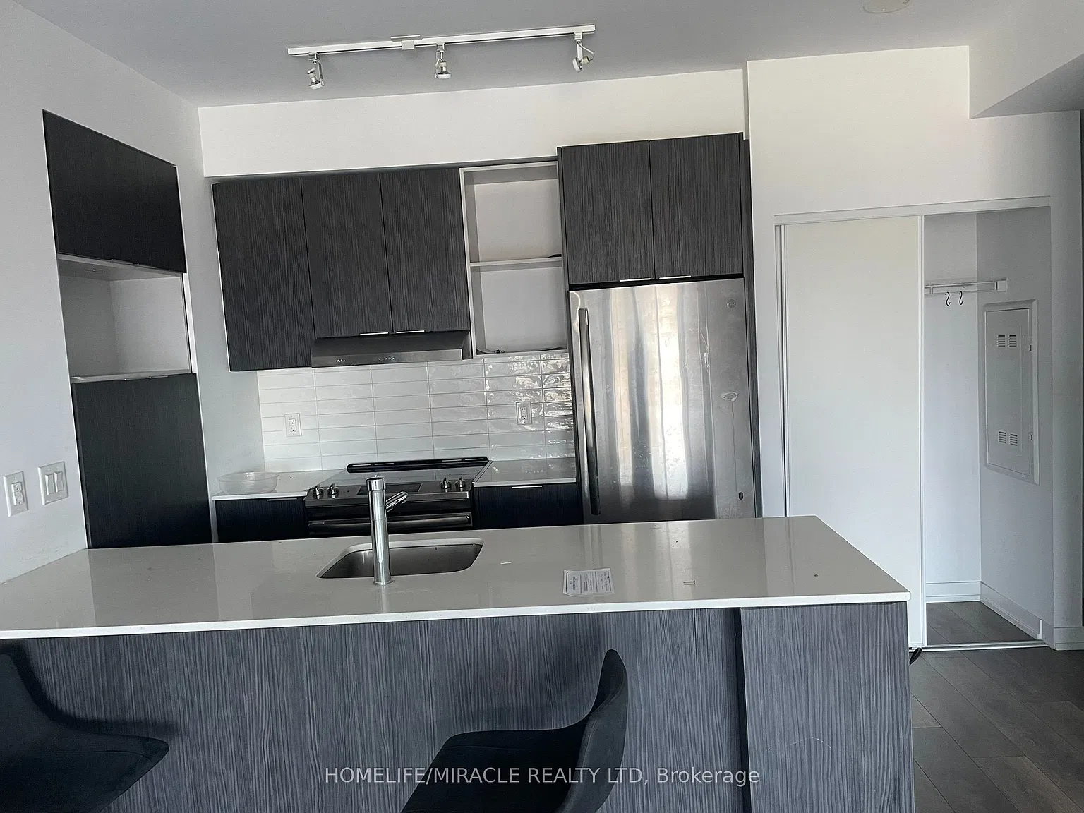 2520 Eglinton Ave W — Photo 4