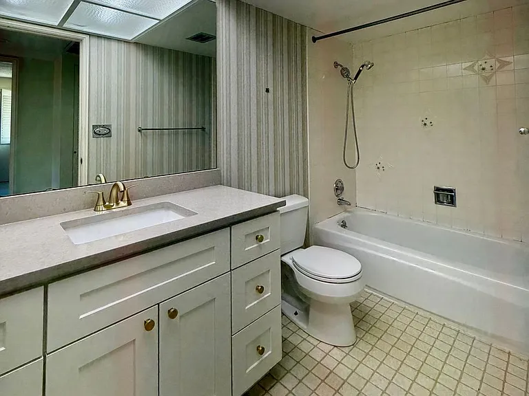 16508 NE 19th Pl — Photo 17