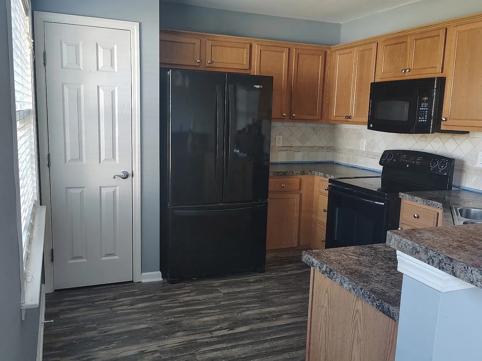 3 bed, 1224 sqft, $2,000 — Photo 2