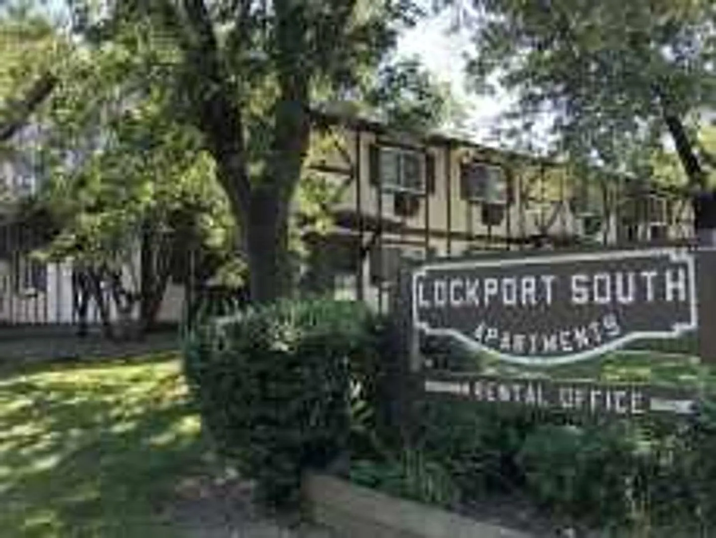 Lockport South Apartments — Photo 1
