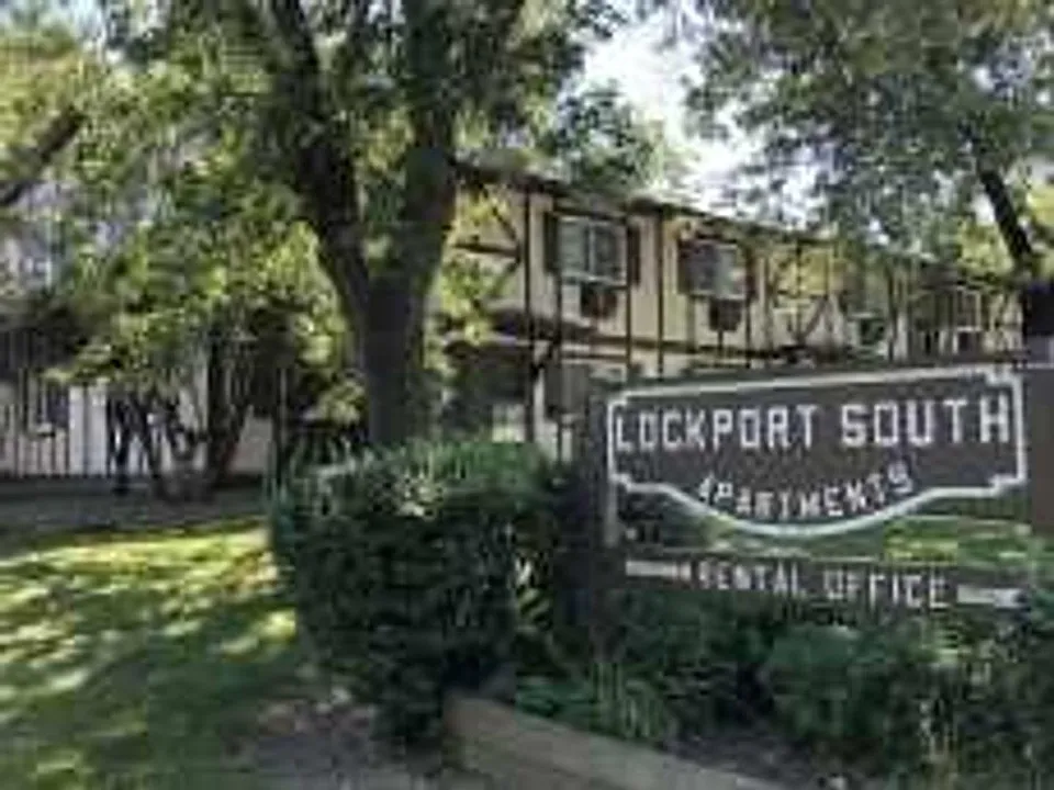 Lockport South Apartments