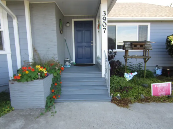 3907 3rd St, Tillamook, OR 97141