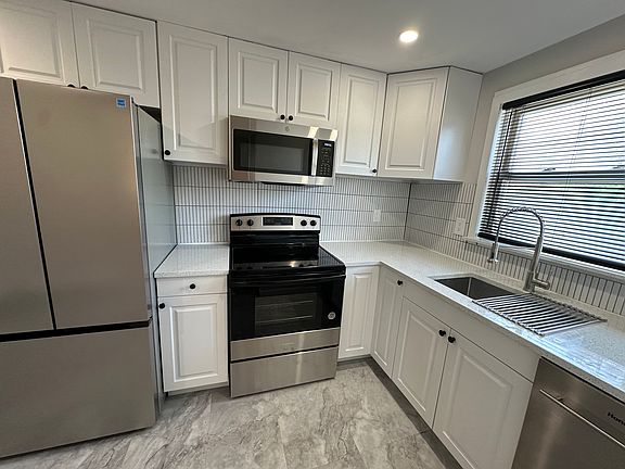 2nd image of 2570 Davenport Pl #2