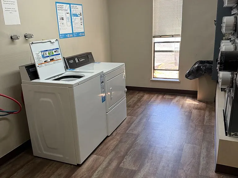 230 W Broadway St — Photo 11