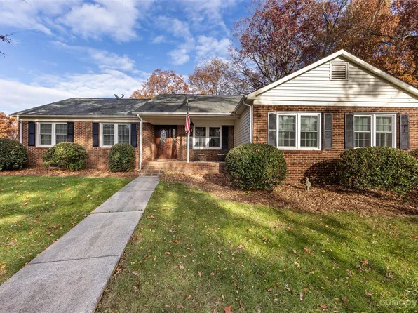 4101 Waterford Dr, Charlotte, NC 28226