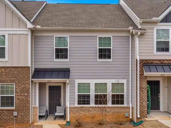 207 Stammer Ln, Travelers Rest, SC 29690