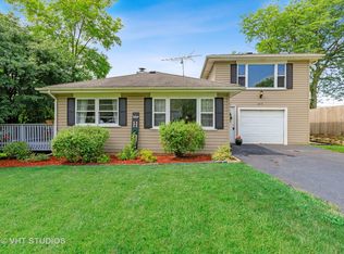 2115 Old Elm Rd, Lindenhurst, IL 60046