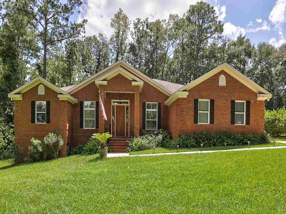 2nd image of 2821 Roscommon Dr