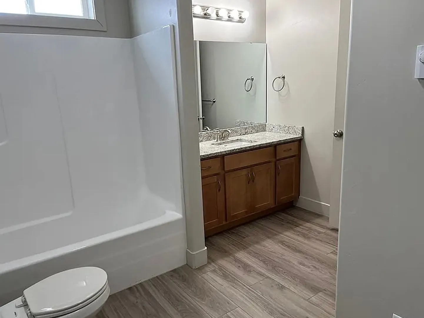 646 Caribou Apts — Photo 4