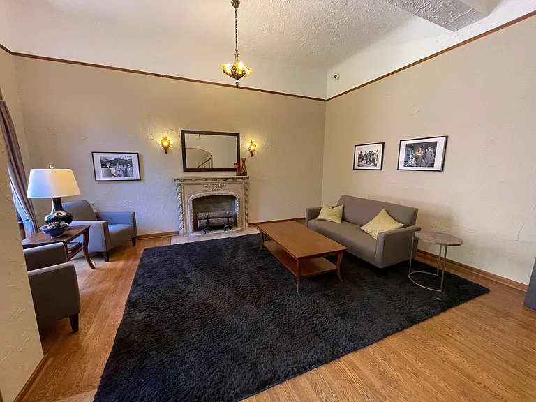 124 Warren Ave N #209 — Photo 2
