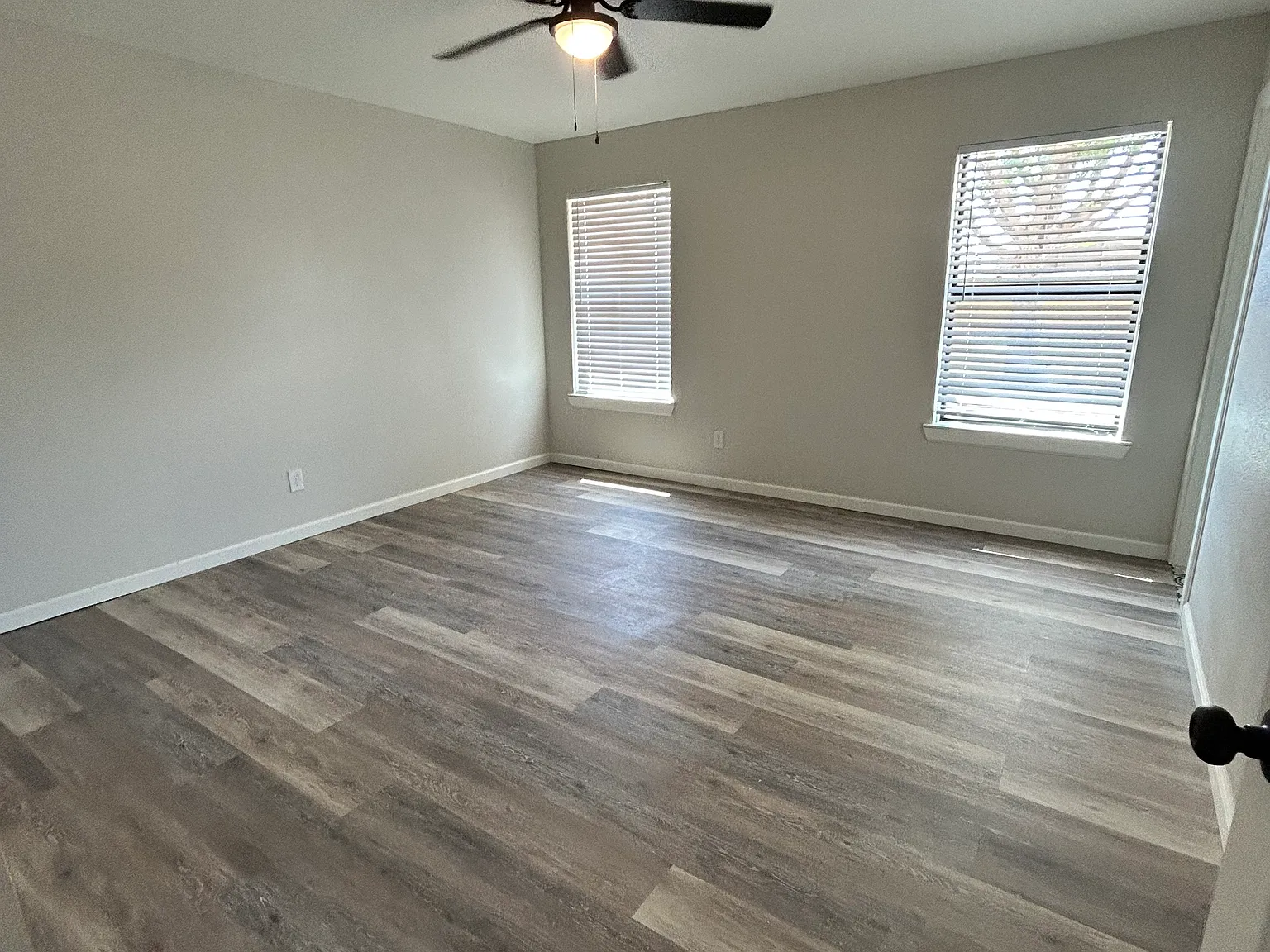 3 bed, 1323 sqft, $2,350 — Photo 3
