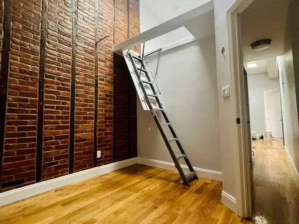 197 Nassau Avenue image 10 of 14