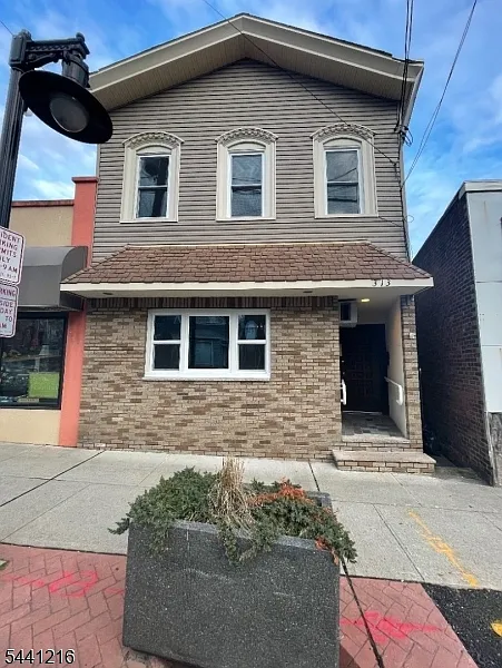 313 Hackensack St #2