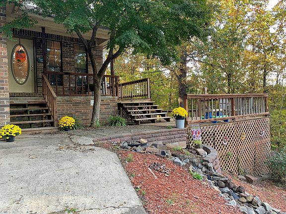 3rd image of 35 Lakehill Dr