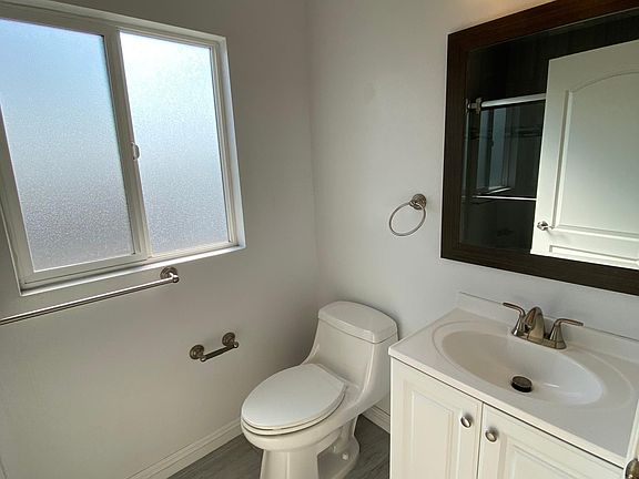 5th image of 811 N Hayworth Ave #24