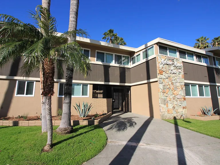 Melrose Manor Apartments - Riverside, CA — Photo 38