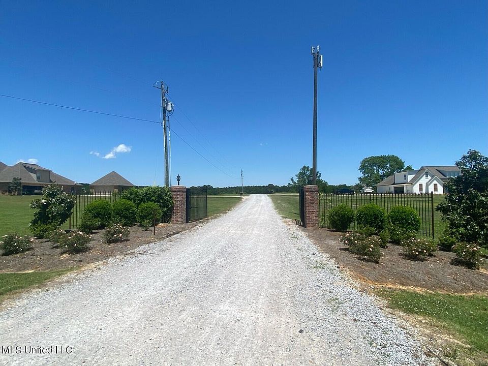 1st image of 8 Sky Lake Dr #8