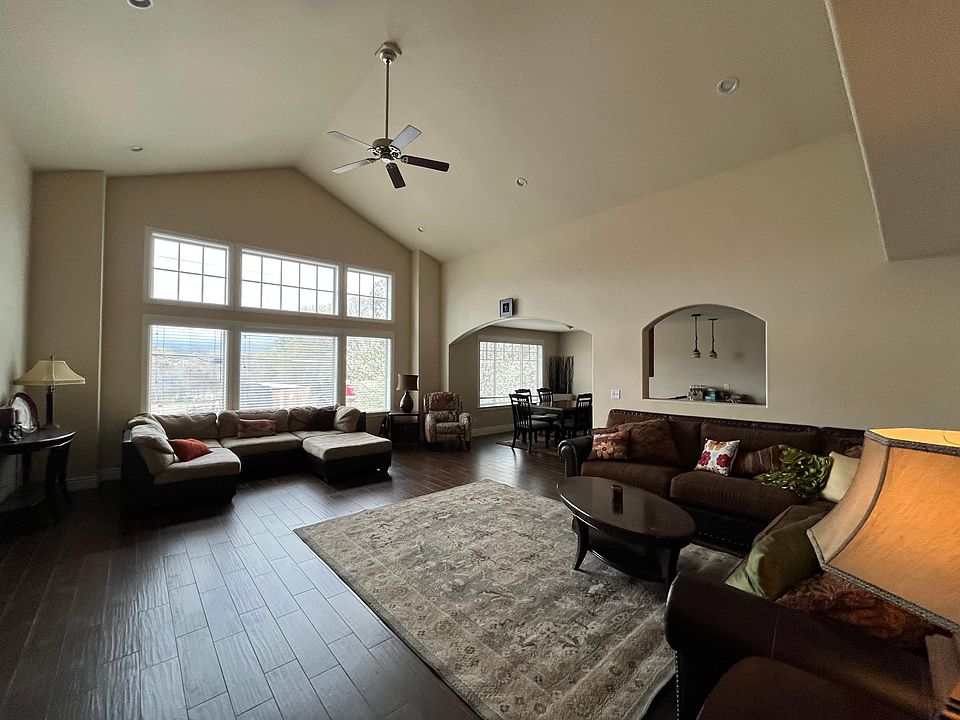 Great Room with Huge Windows looking out to Mt Olympus