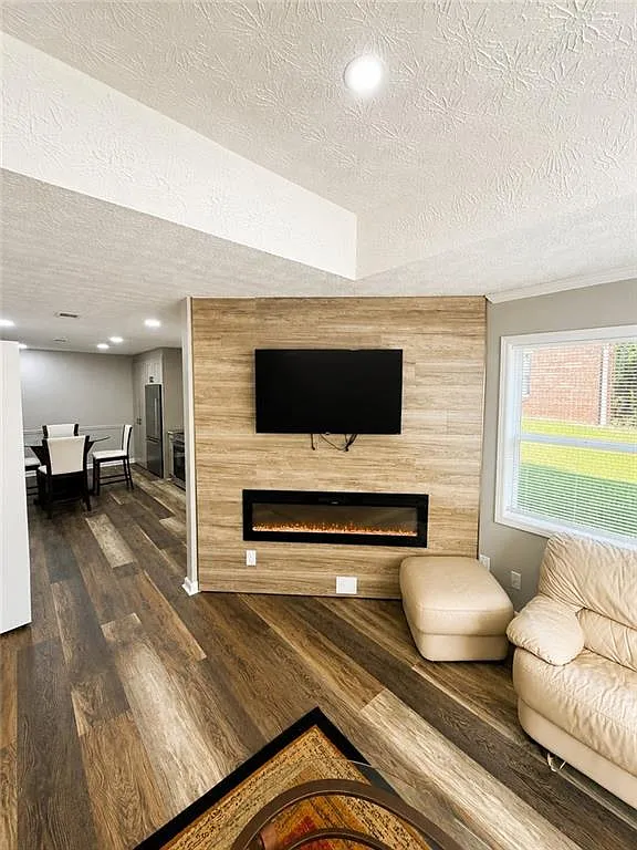 3 bed, 2.0 bath, 1412 sqft, $1,850 — Photo 3