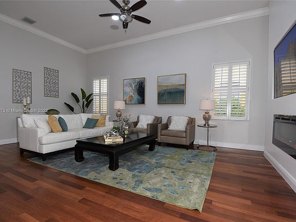 4th image of 1295 Skylark Dr