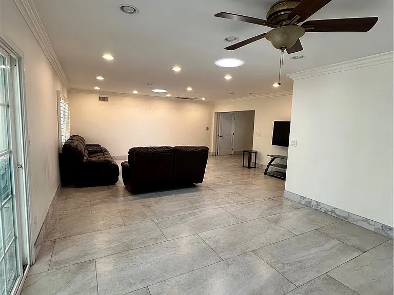 1233 S California Ave — Photo 6