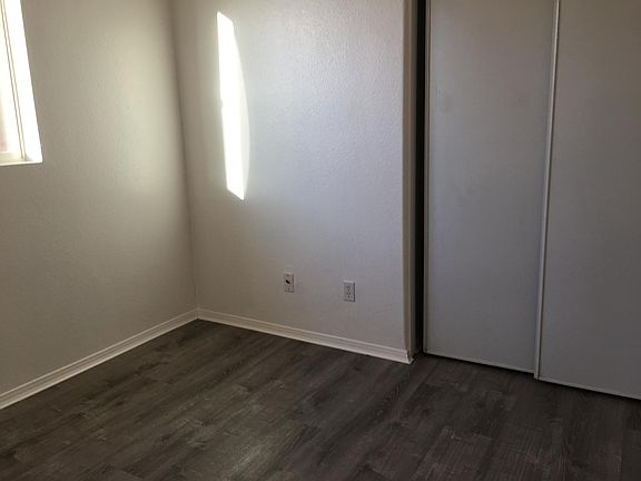 5th image of 10453 Tamarisk Ave