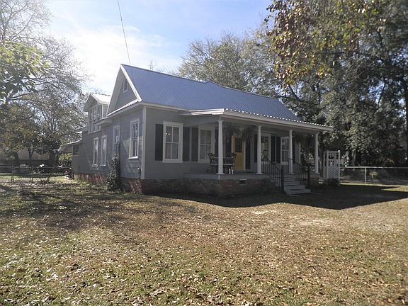 4th image of 219 Marion St