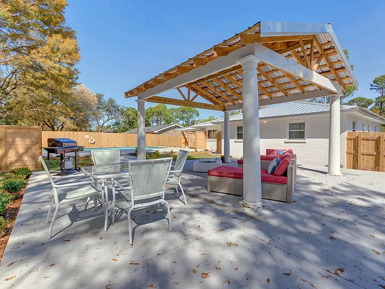 3241 Maplewood Dr — Photo 10