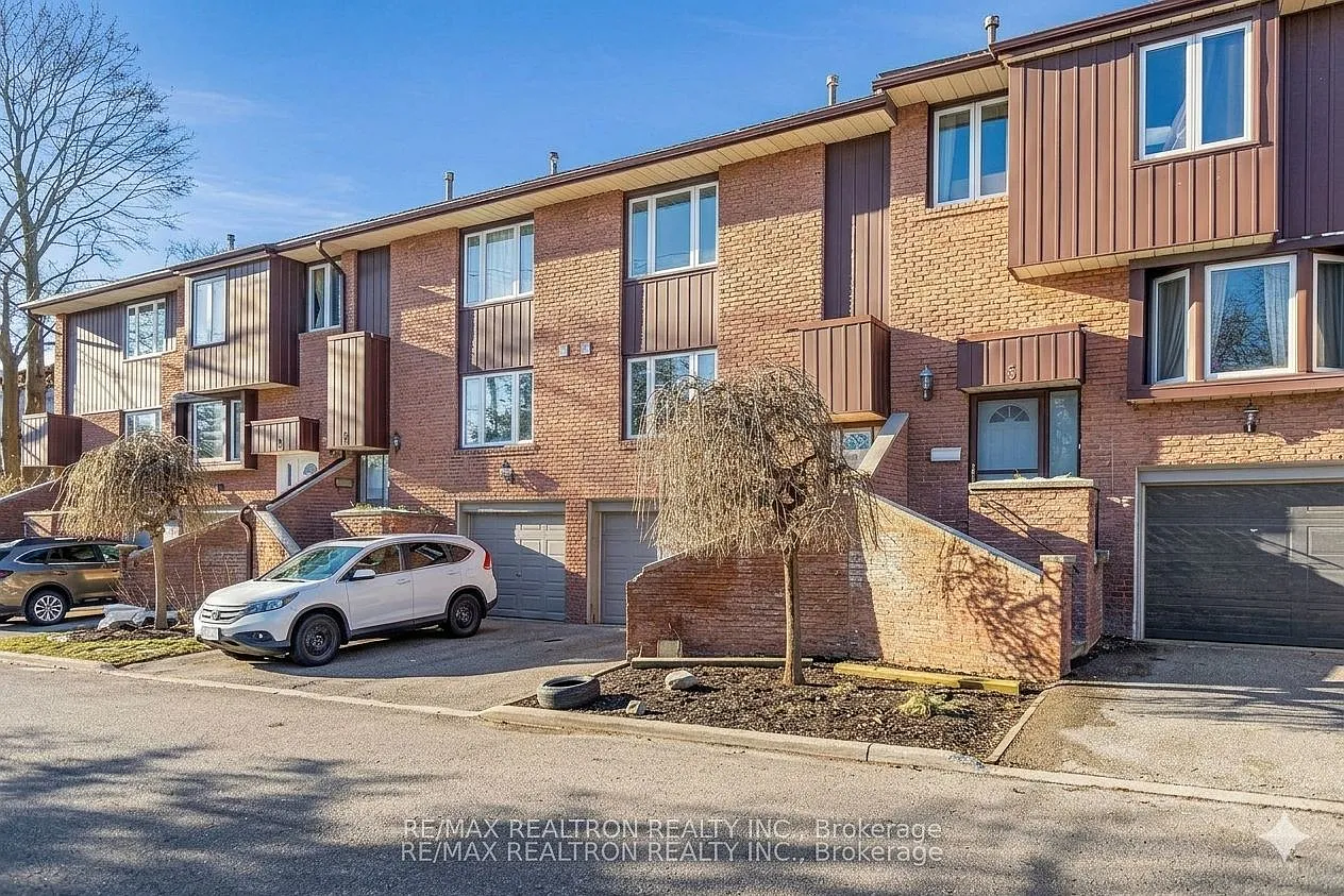 3 bed, $2,950 — Photo 2