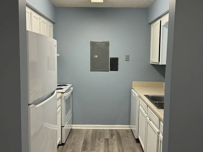 110 Elizabeths Ct #110 — Photo 8