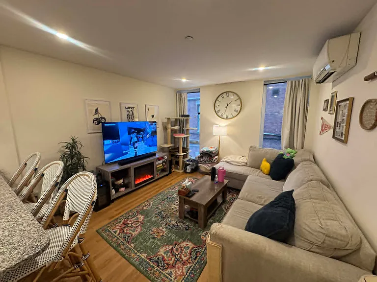 877 Beacon St #3 — Photo 4