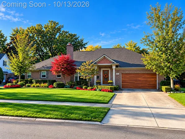 971 S Renaud Rd, Grosse Pointe Woods, MI 48236