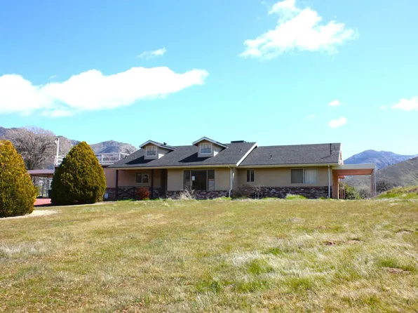 2556 Pearl Harbor Dr, Lake Isabella, CA 93240