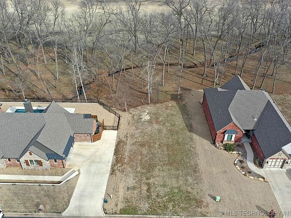 2nd image of 3206 Harbour Town Pl