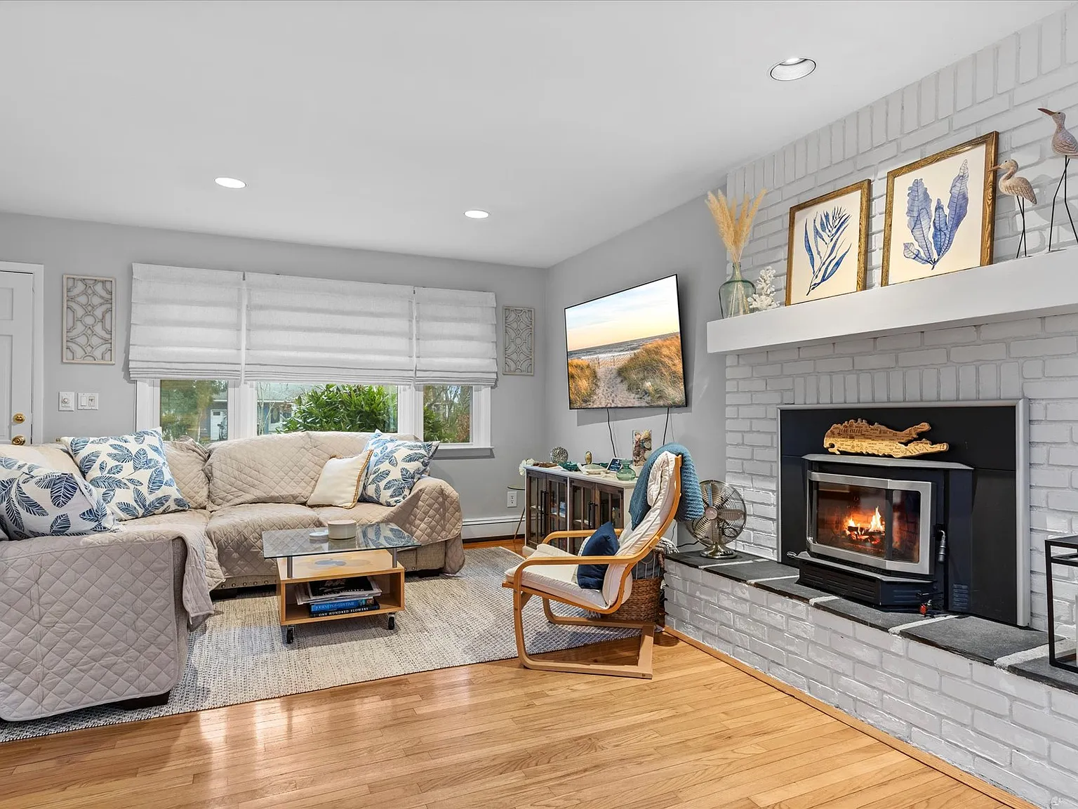 Seasonal Retreat On Crestview Drive — Photo 4