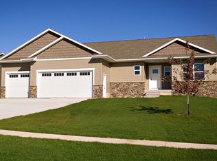1694 Rolling Glen Dr, Marion, IA 52302